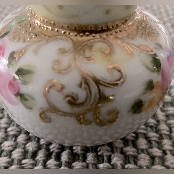 Antique Victorian salt 🧂 and pepper shakers - Picture 5 of 6